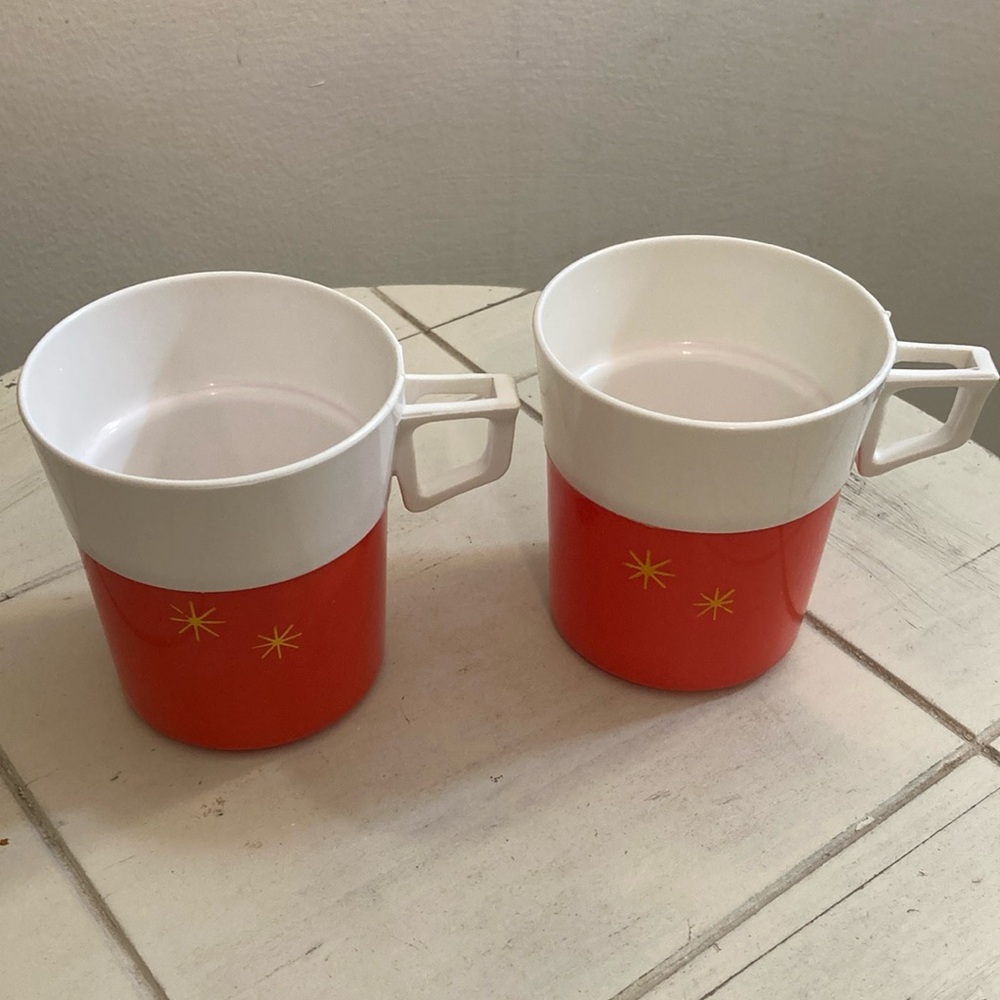 Midcentury plastic mugs atomic starburst set of 2